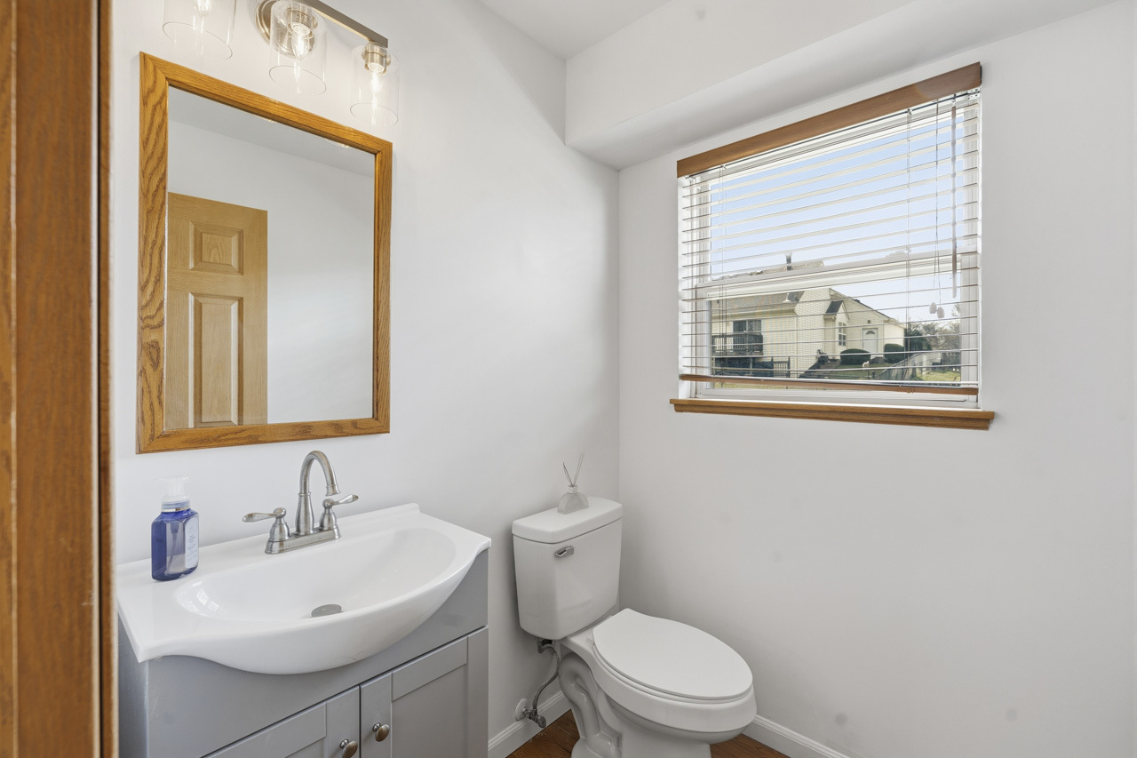 658 Anderson Drive, Lake In The Hills, IL 60156