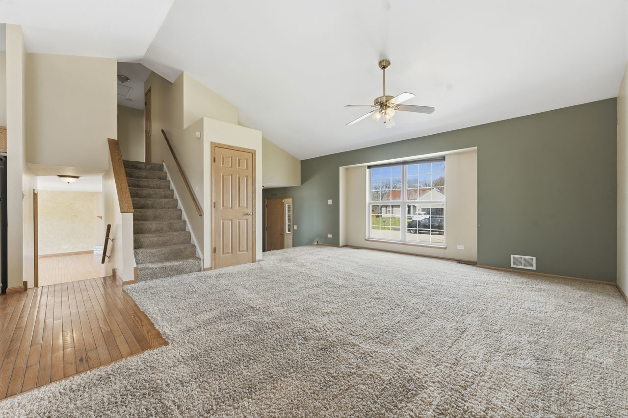 658 Anderson Drive, Lake In The Hills, IL 60156