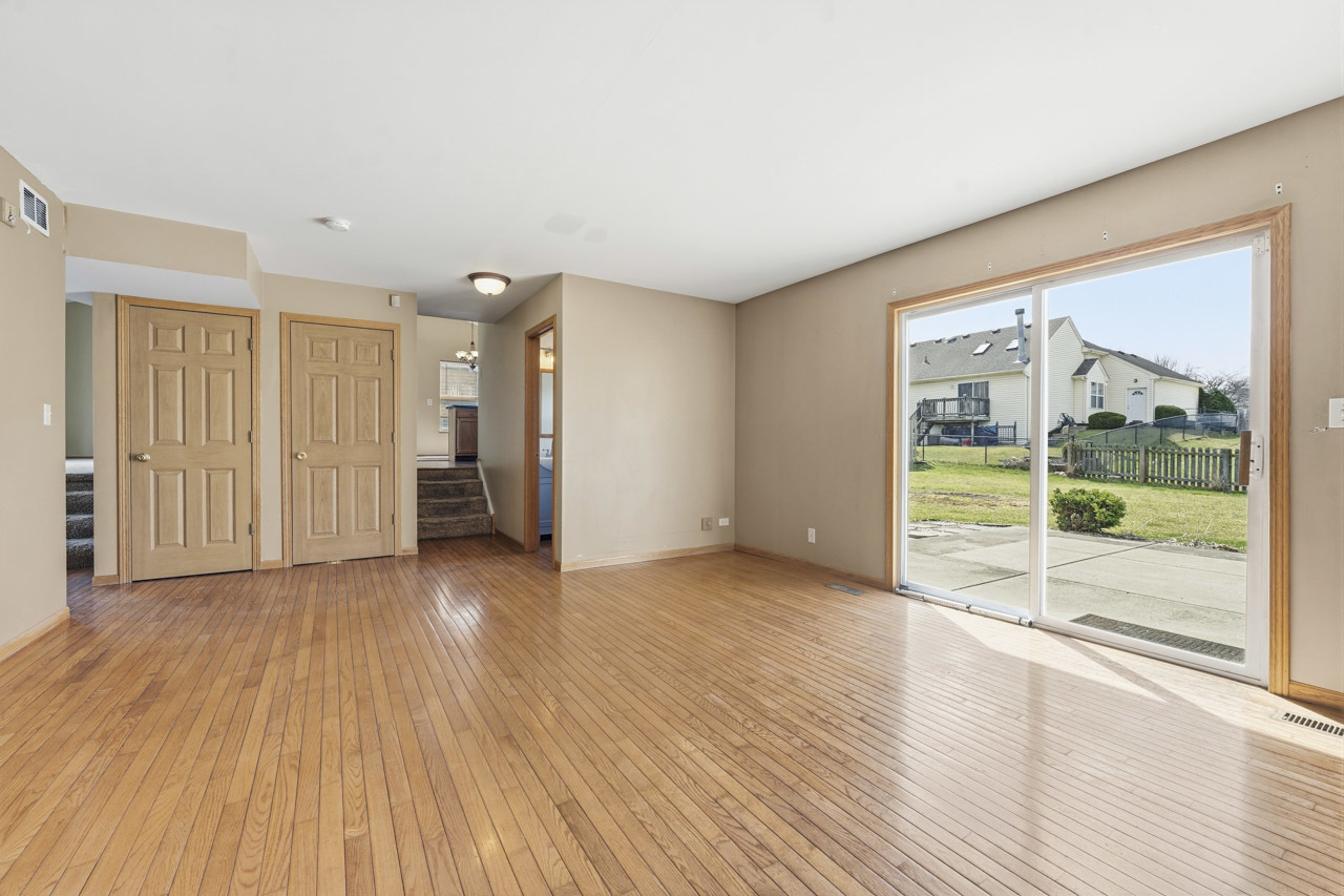 658 Anderson Drive, Lake In The Hills, IL 60156