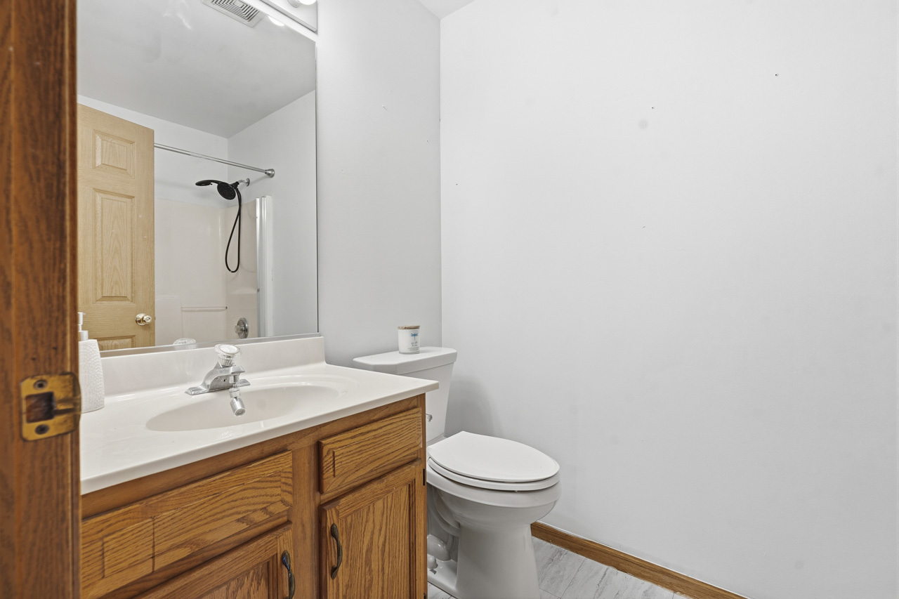 658 Anderson Drive, Lake In The Hills, IL 60156