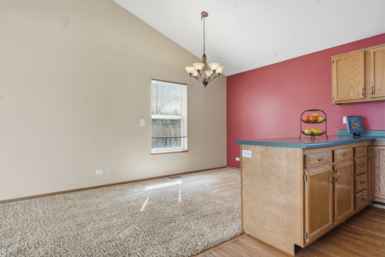 658 Anderson Drive, Lake In The Hills, IL 60156