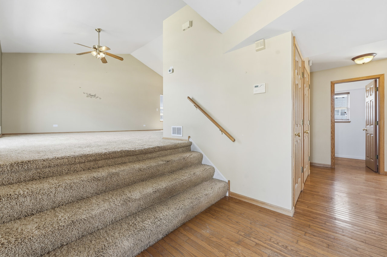 658 Anderson Drive, Lake In The Hills, IL 60156