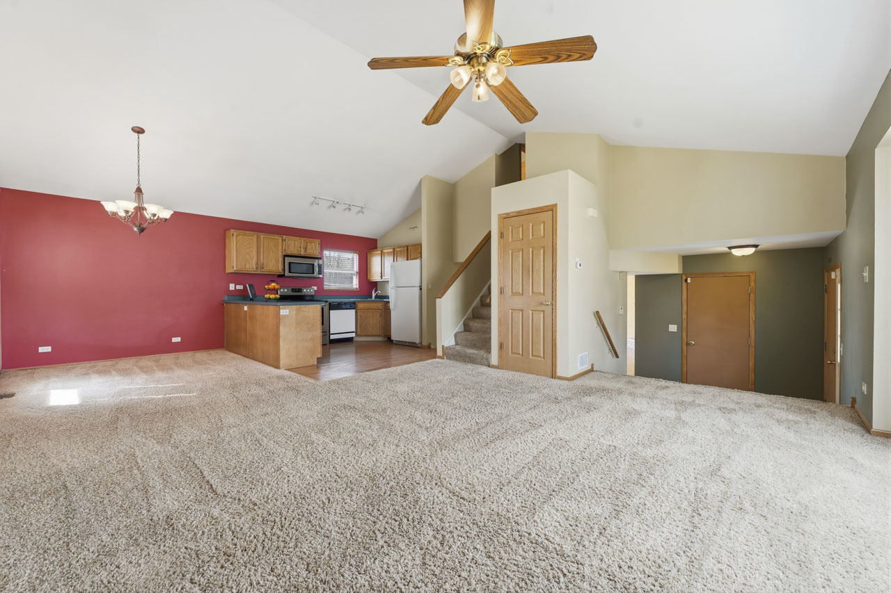 658 Anderson Drive, Lake In The Hills, IL 60156