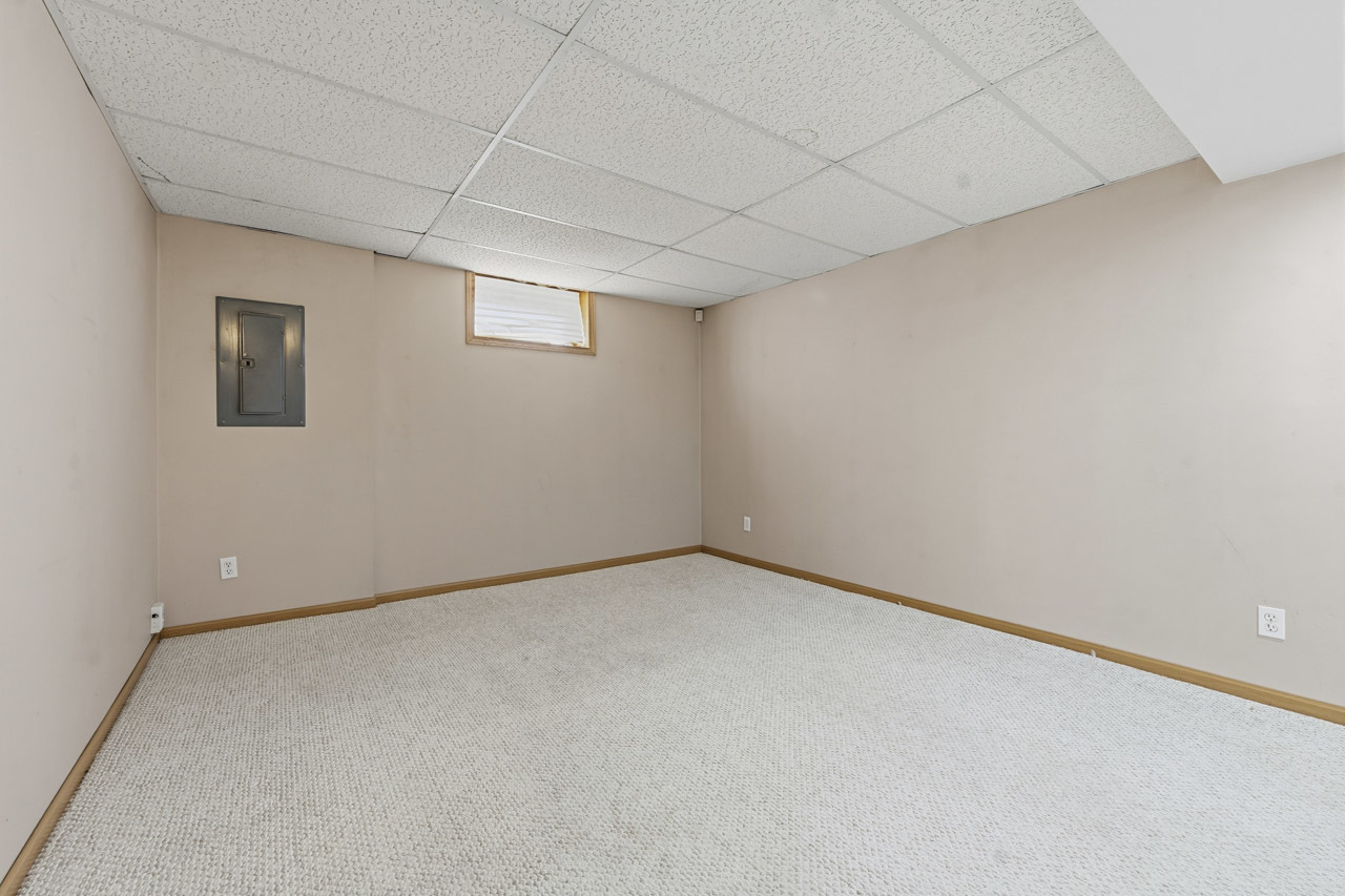 658 Anderson Drive, Lake In The Hills, IL 60156