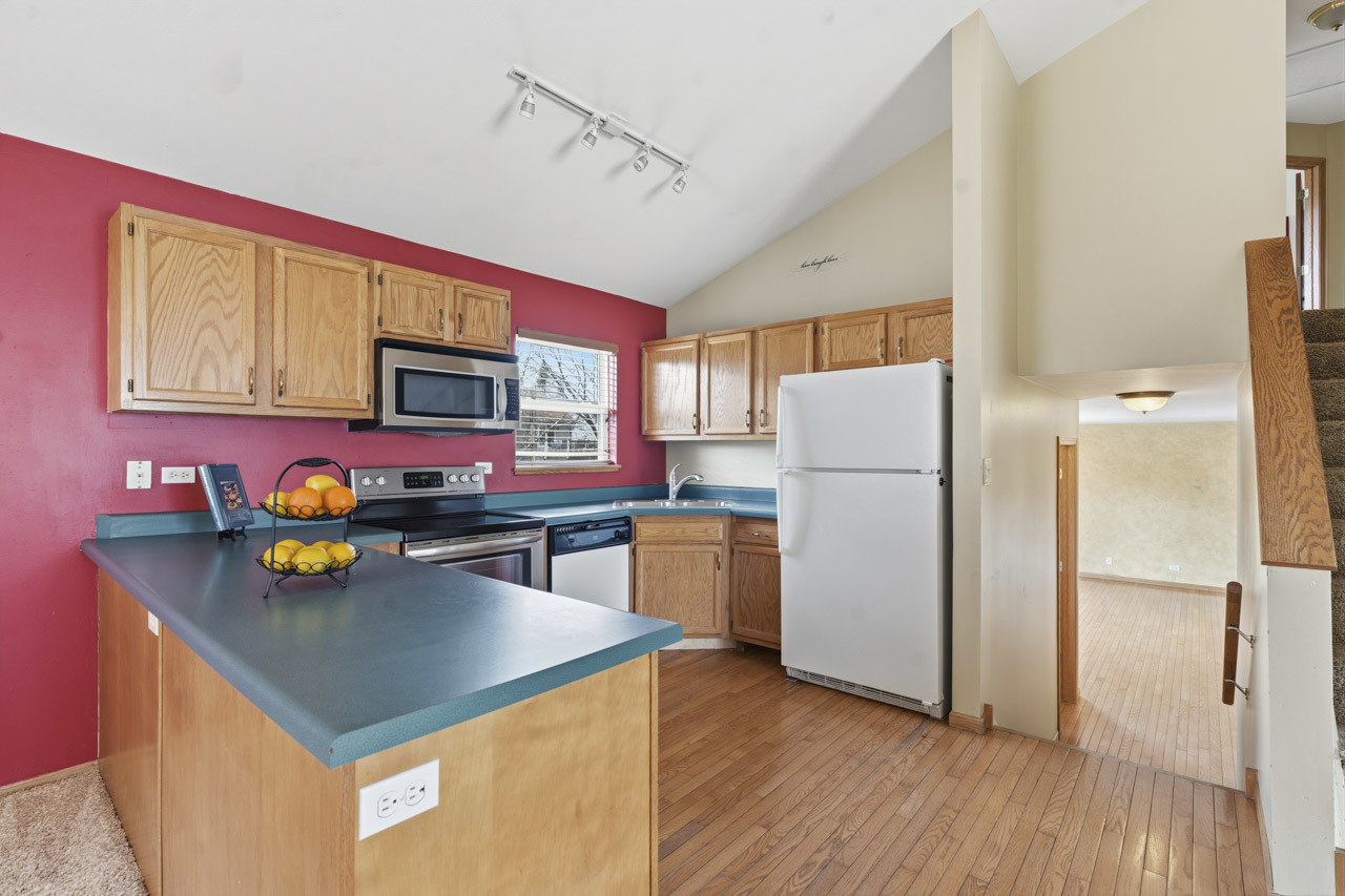 658 Anderson Drive, Lake In The Hills, IL 60156