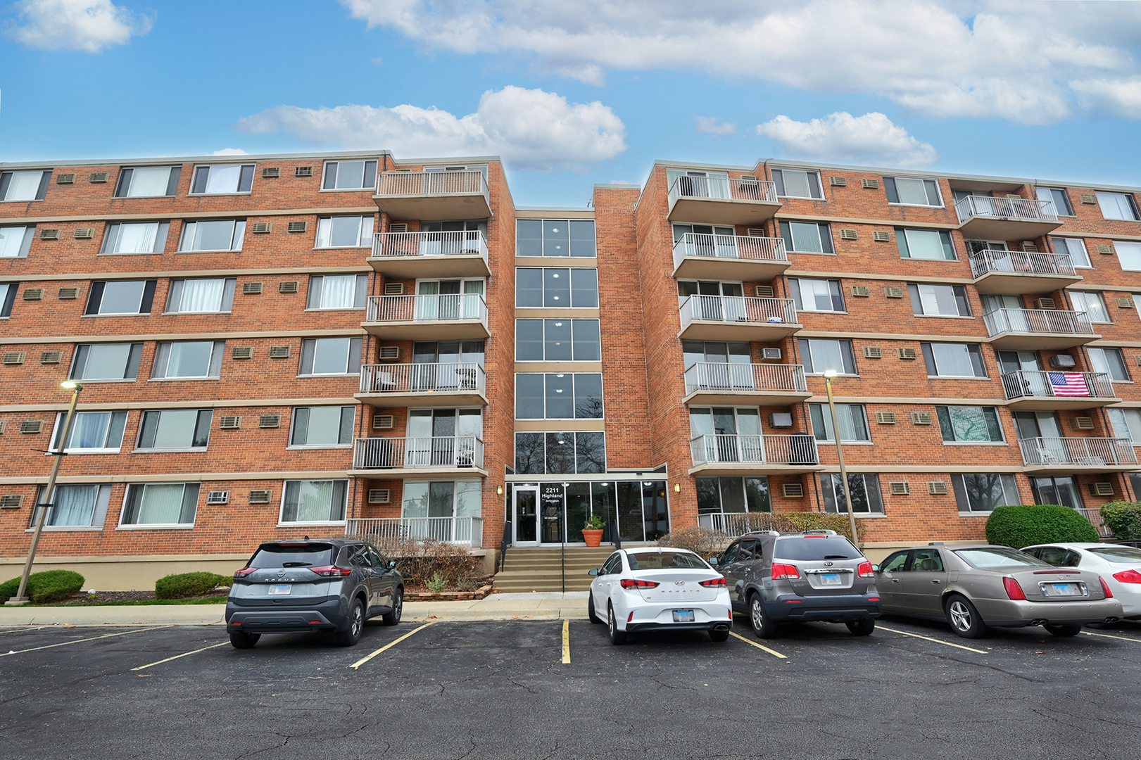 2211 S Highland Avenue #3E, Lombard, IL 60148