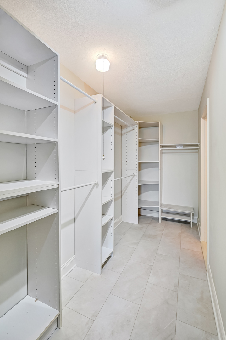 2211 S Highland Avenue #3E, Lombard, IL 60148