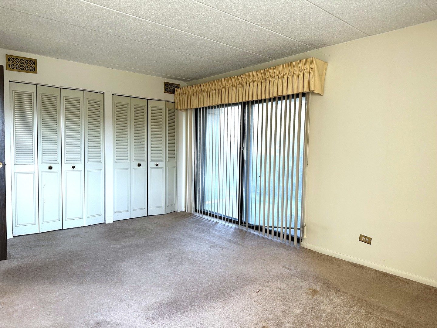 525 Timber Ridge Drive #107, Carol Stream, IL 60188