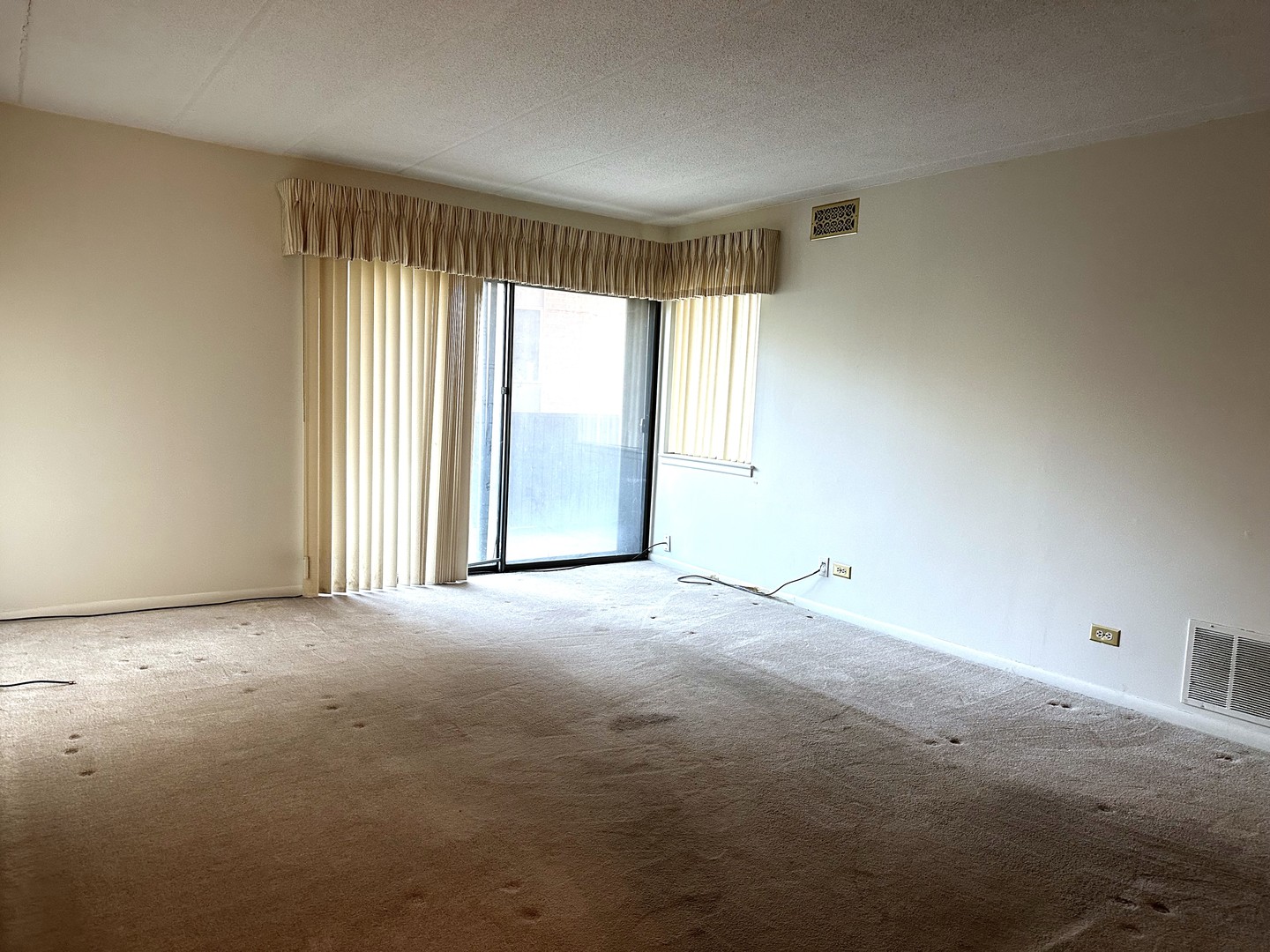 525 Timber Ridge Drive #107, Carol Stream, IL 60188