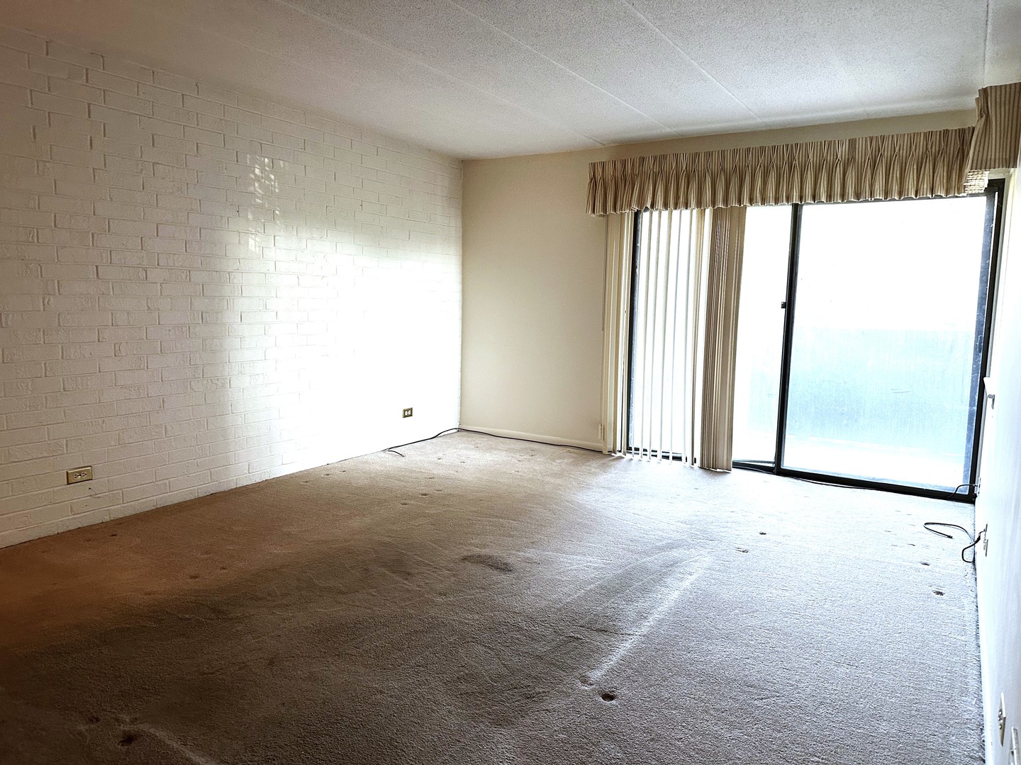 525 Timber Ridge Drive #107, Carol Stream, IL 60188