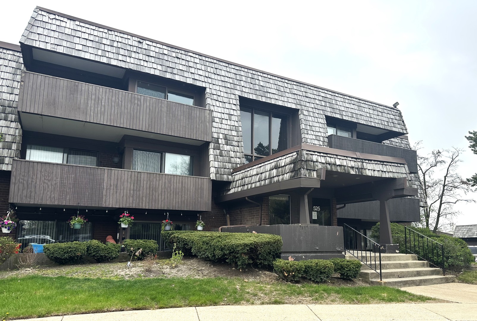 525 Timber Ridge Drive #107, Carol Stream, IL 60188