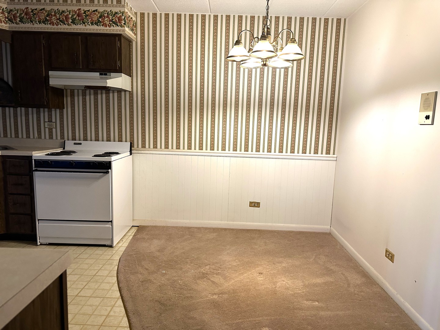 525 Timber Ridge Drive #107, Carol Stream, IL 60188