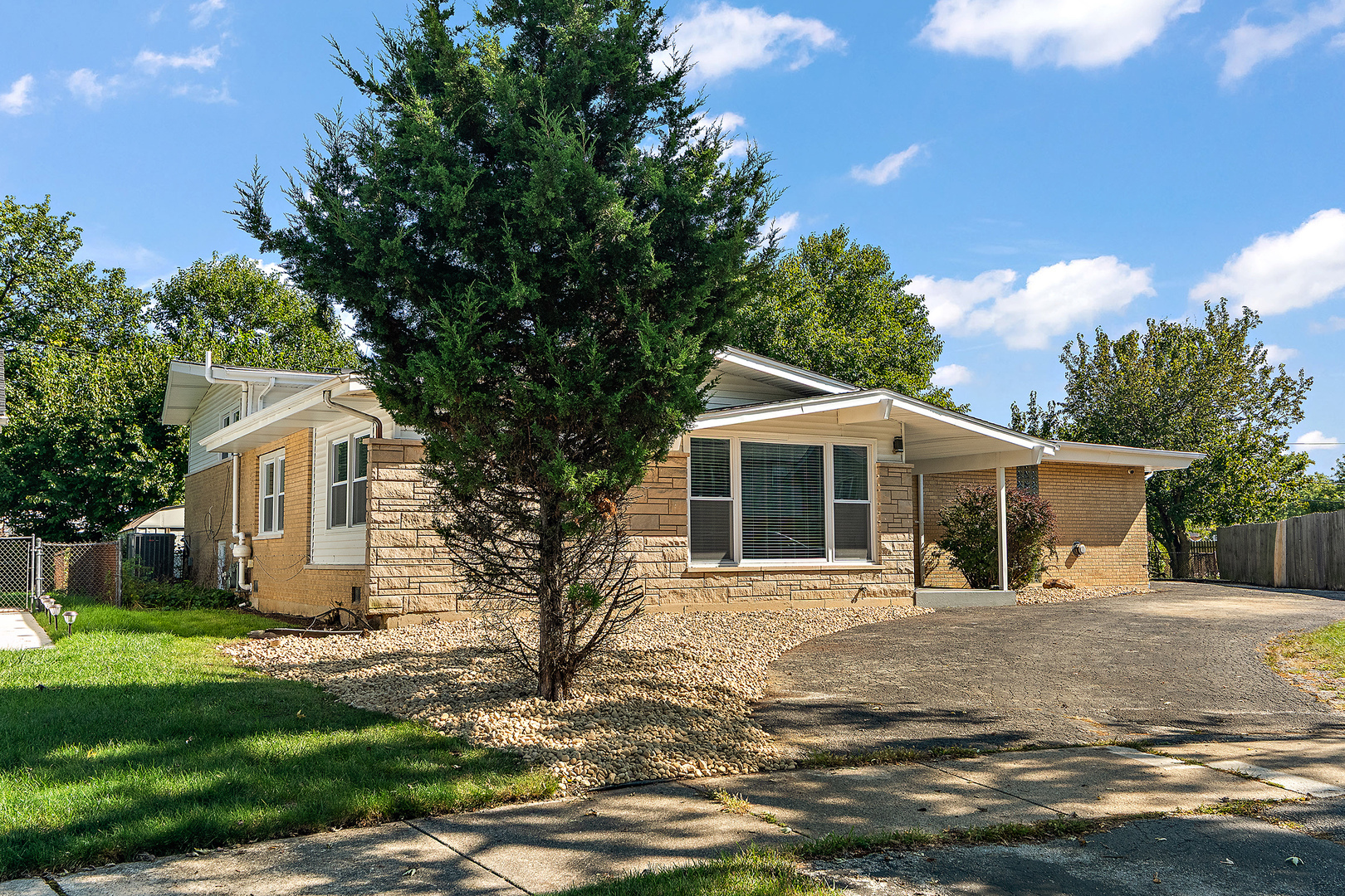 18849 Jamie Court, Homewood, IL 60430