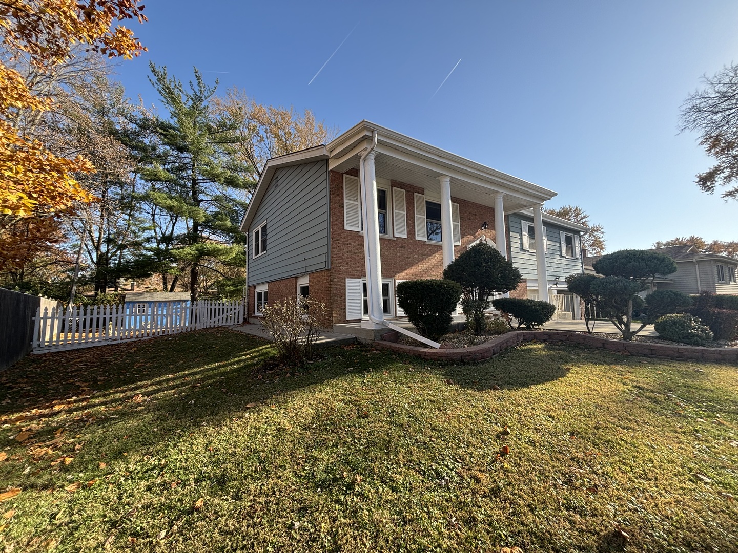 18745 Queens Road, Homewood, IL 60430