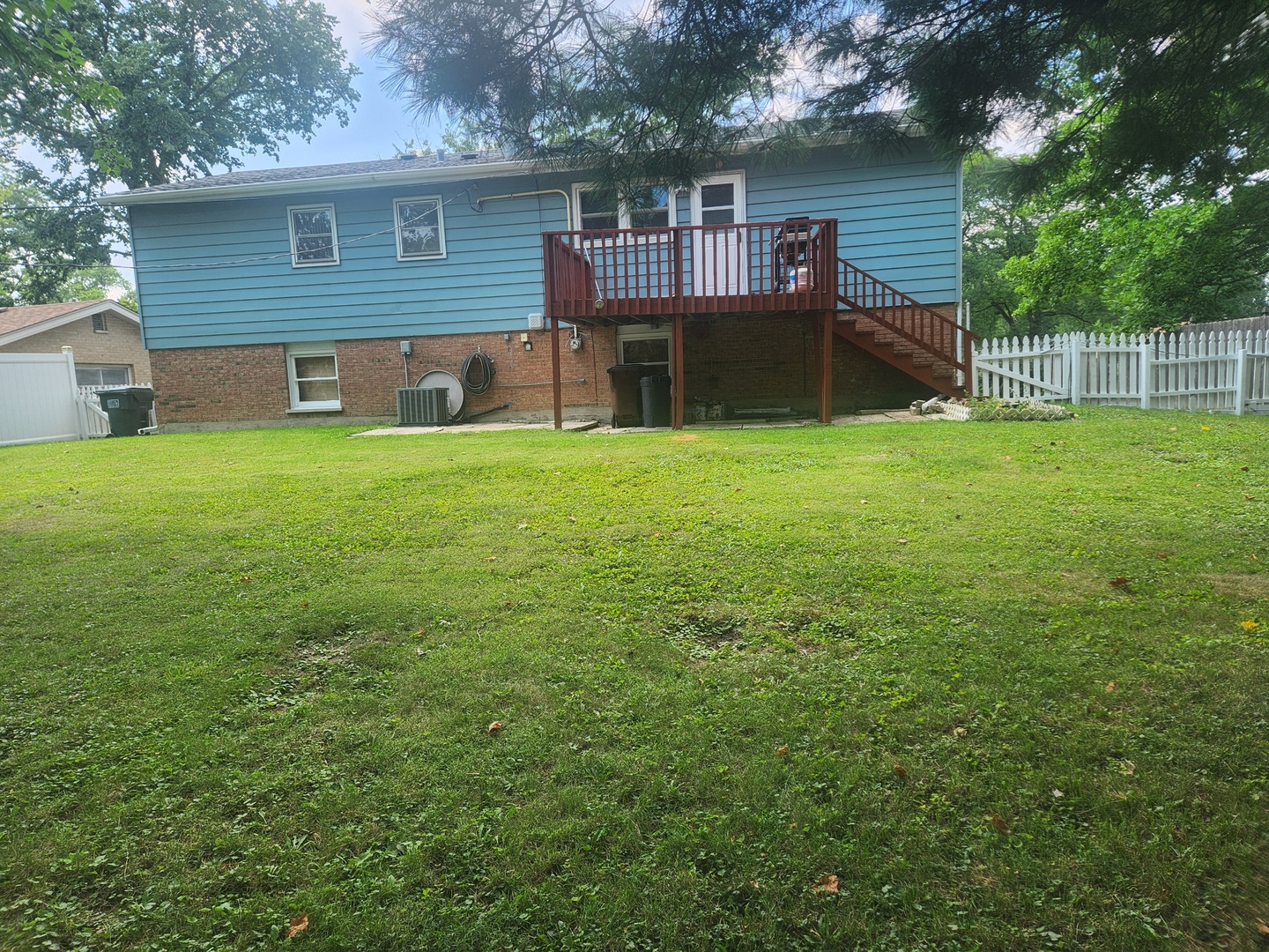 18745 Queens Road, Homewood, IL 60430