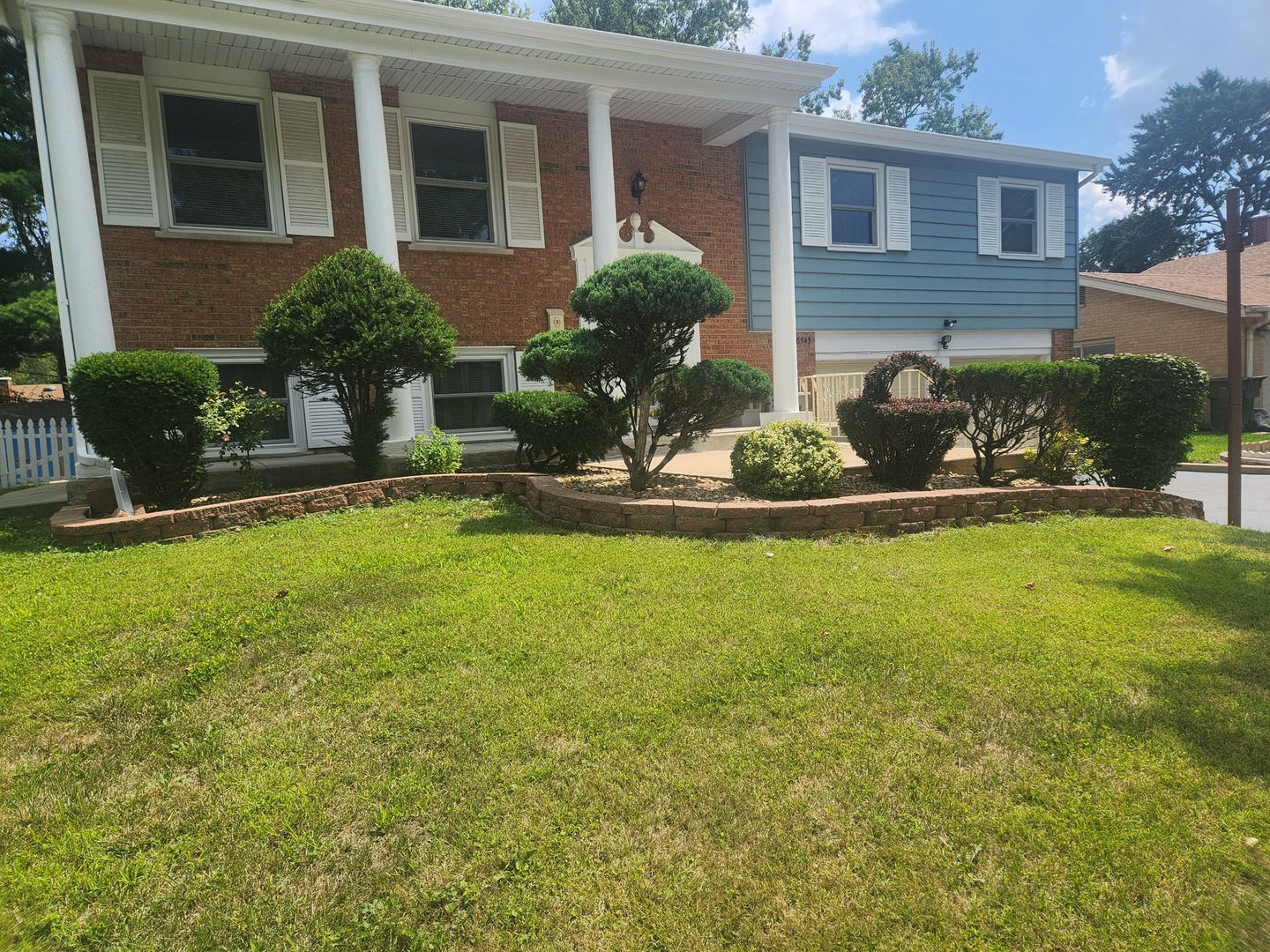 18745 Queens Road, Homewood, IL 60430