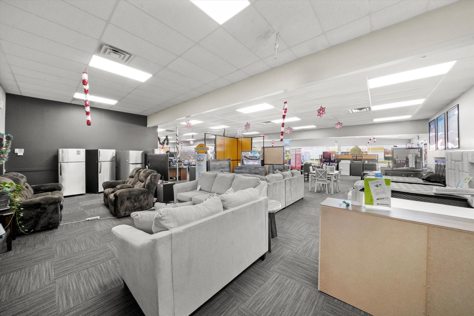 413 W Rollins Road, Round Lake Beach, IL 60073