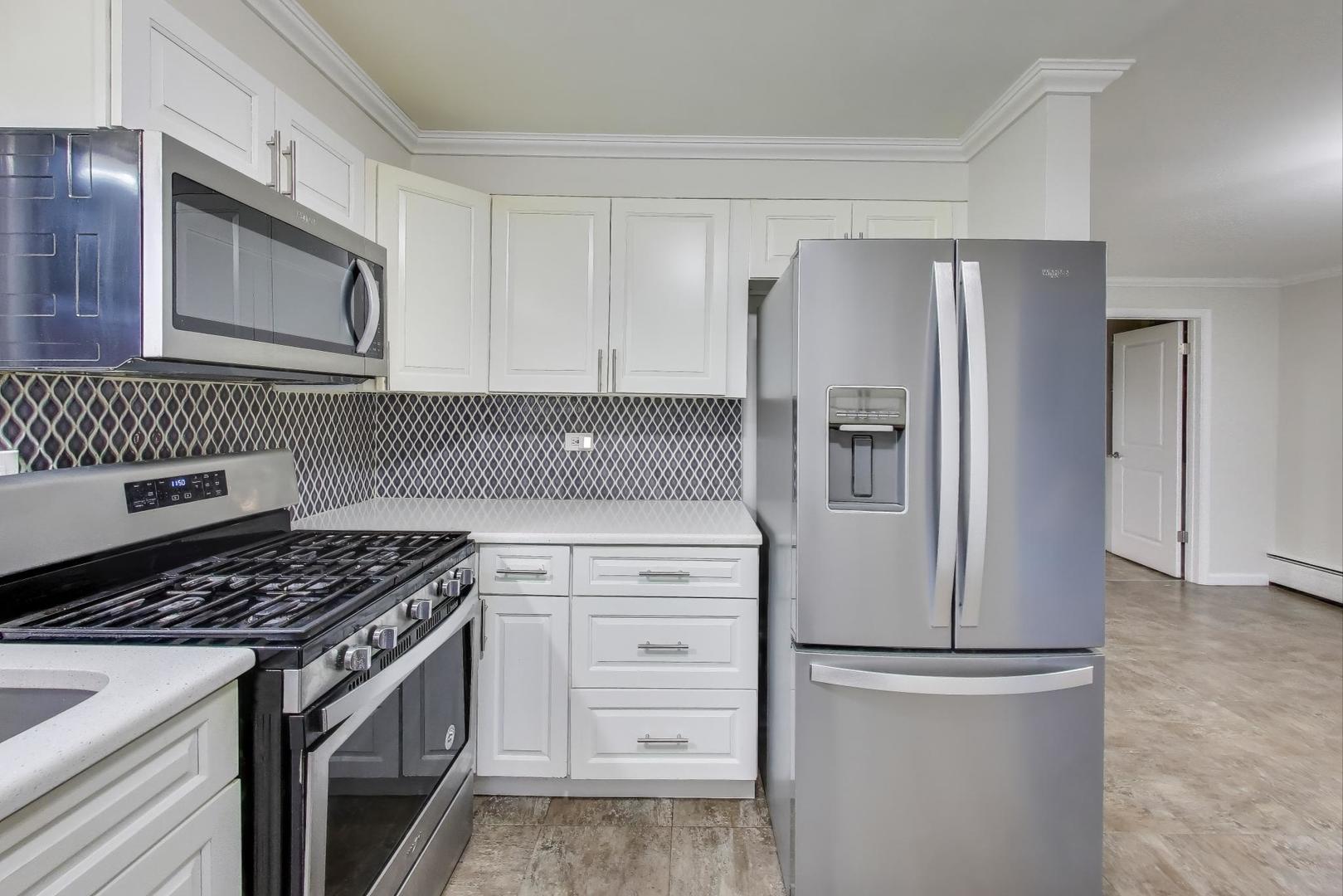 9454 Potter Road, Des Plaines, IL 60016