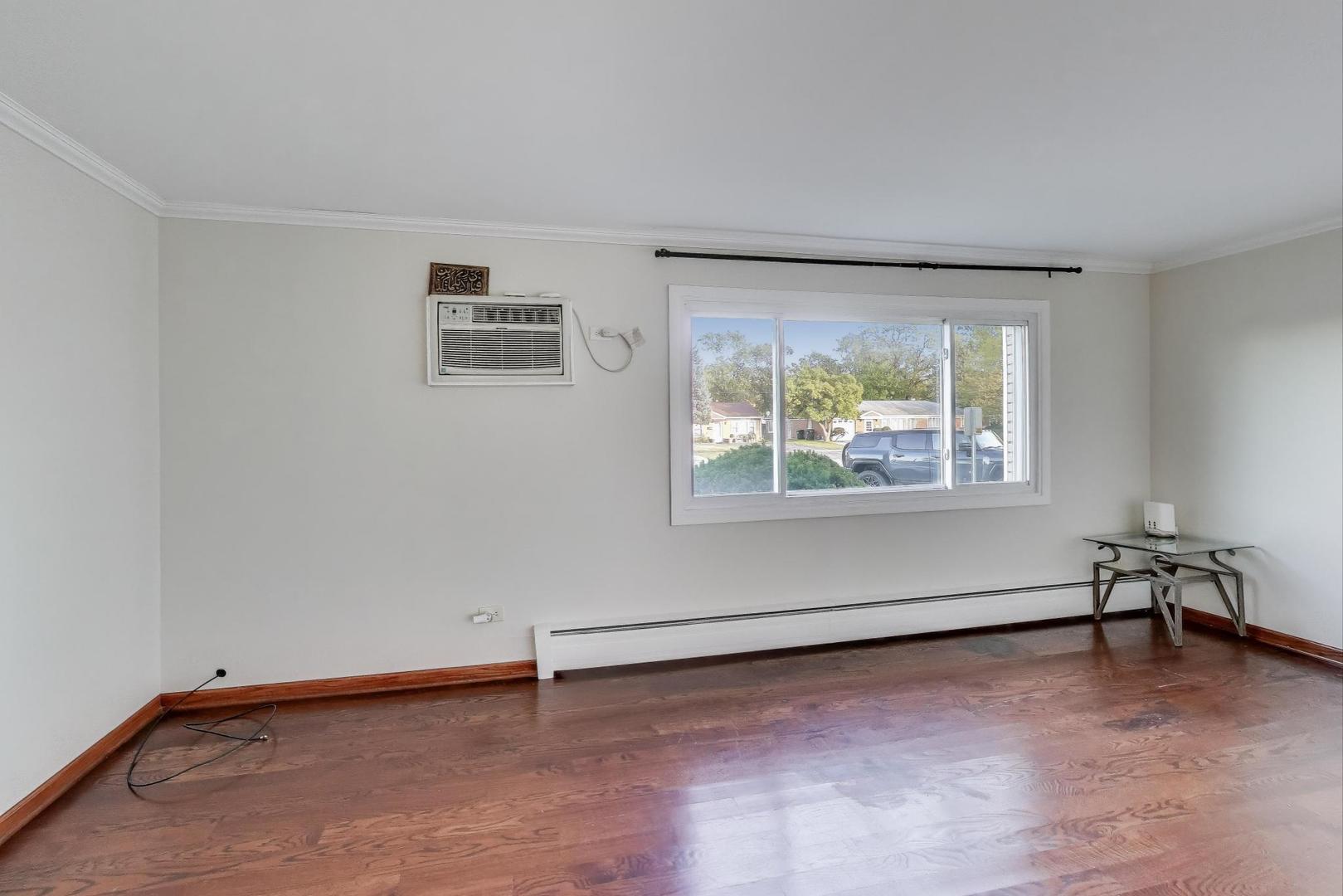 9454 Potter Road, Des Plaines, IL 60016