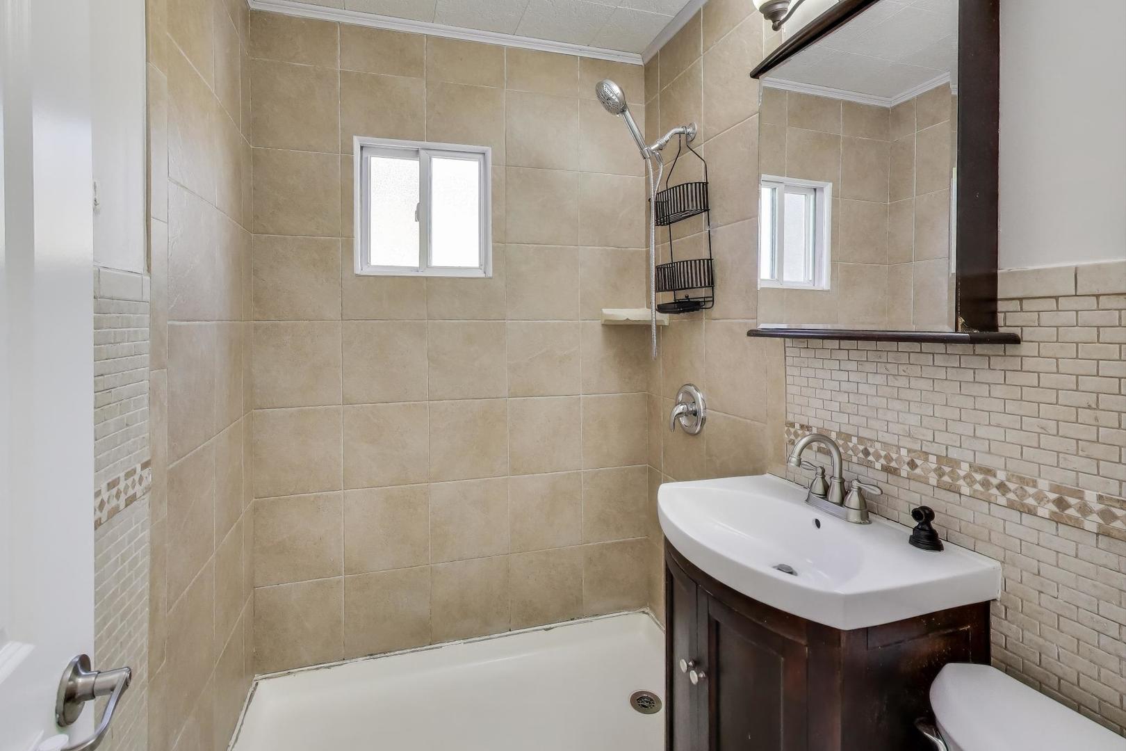 9454 Potter Road, Des Plaines, IL 60016