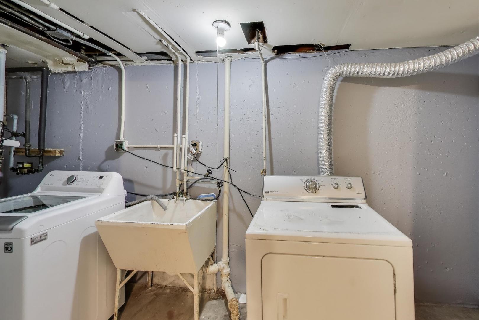 9454 Potter Road, Des Plaines, IL 60016