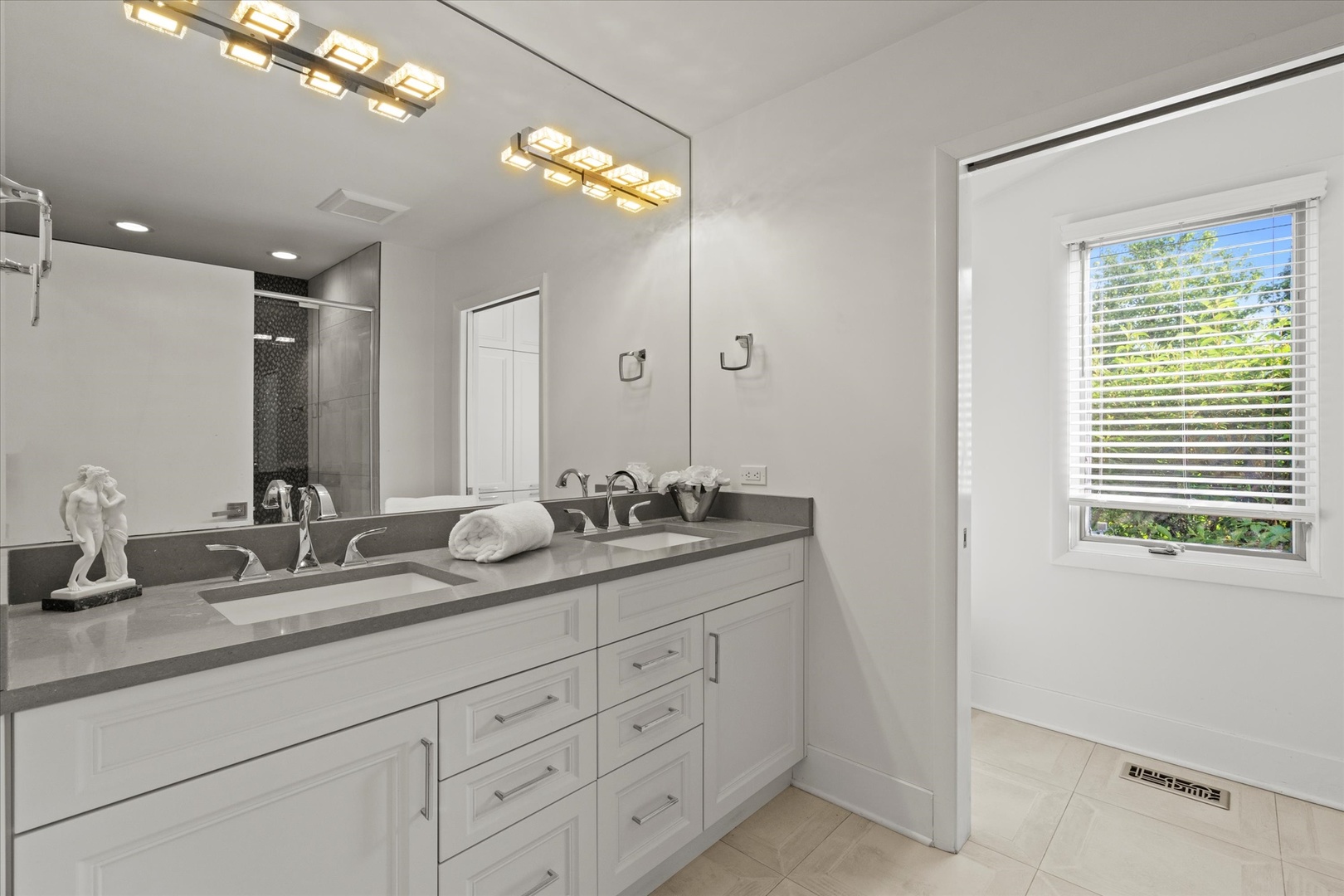 1912 Midwest Club Parkway, Oak Brook, IL 60523