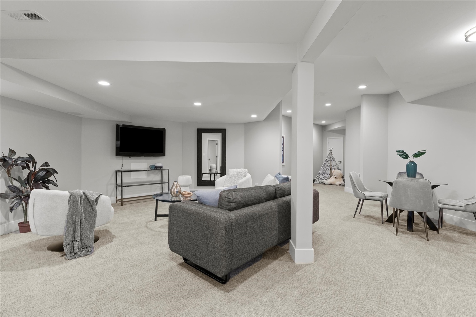 1912 Midwest Club Parkway, Oak Brook, IL 60523