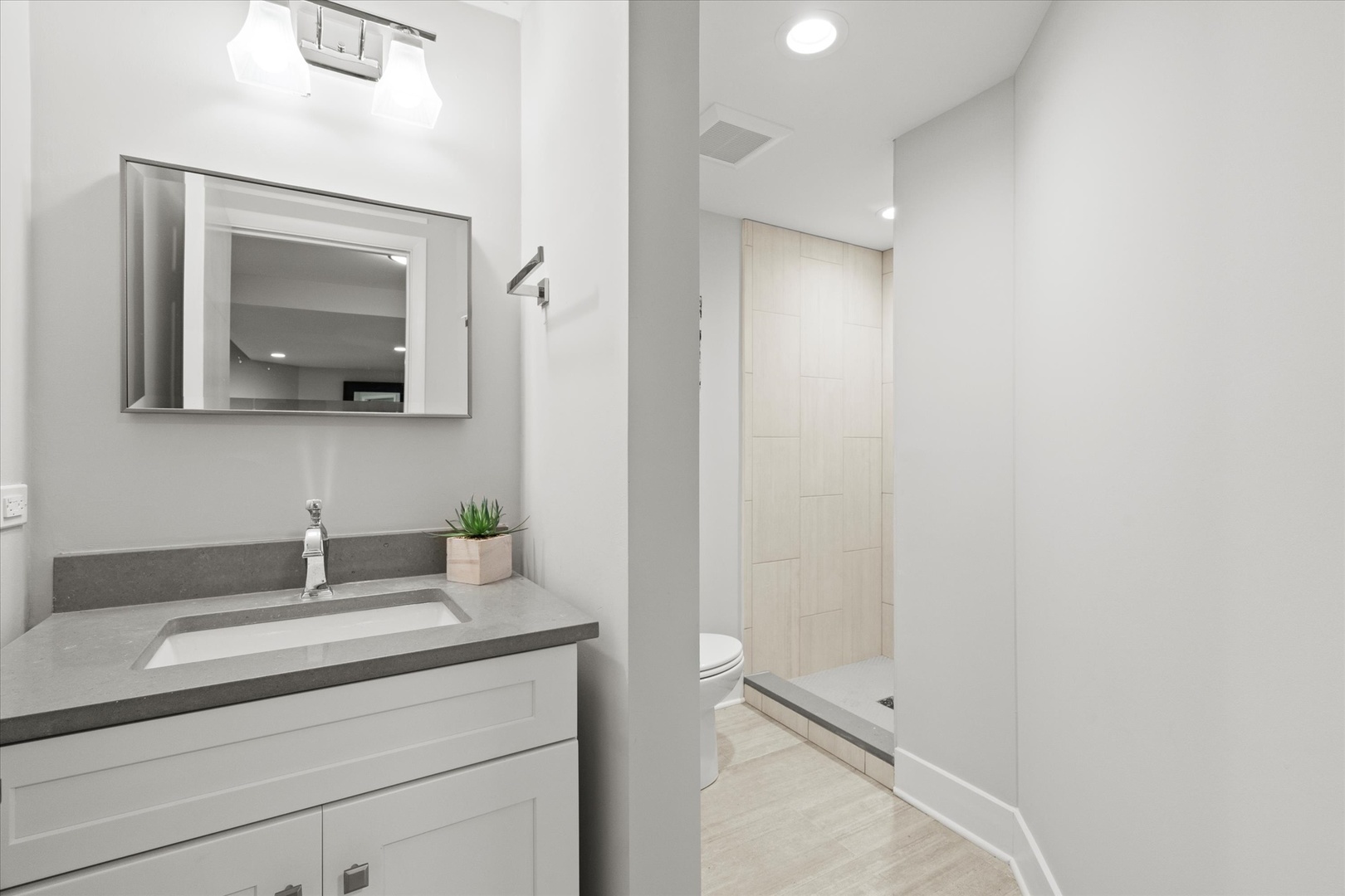 1912 Midwest Club Parkway, Oak Brook, IL 60523