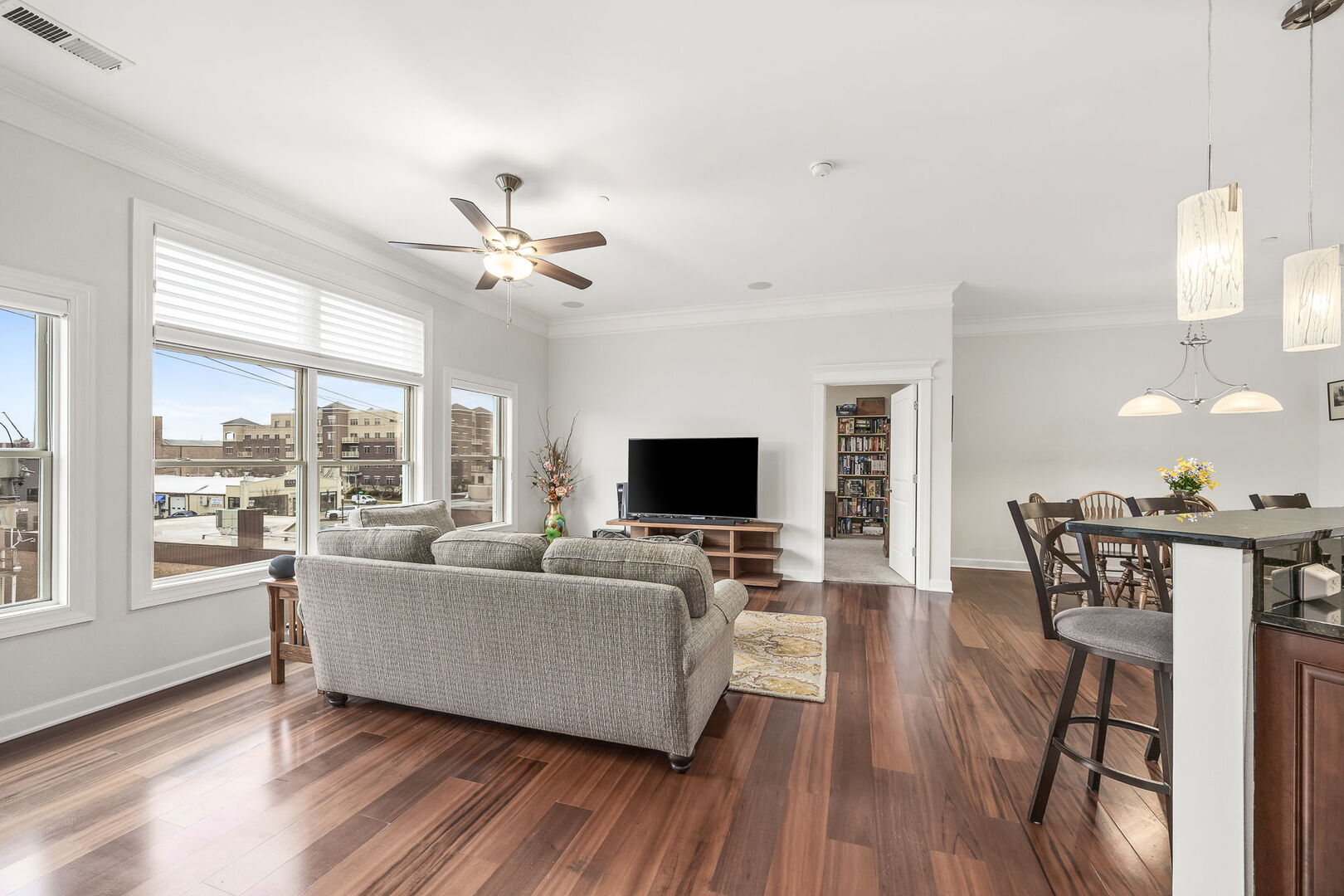 4929 FOREST Avenue #2E, Downers Grove, IL 60515