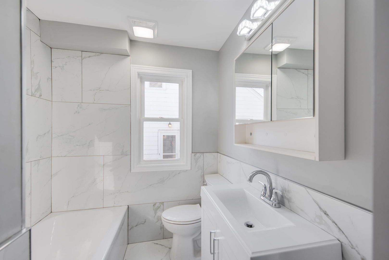 18504 Wentworth Avenue, Lansing, IL 60438