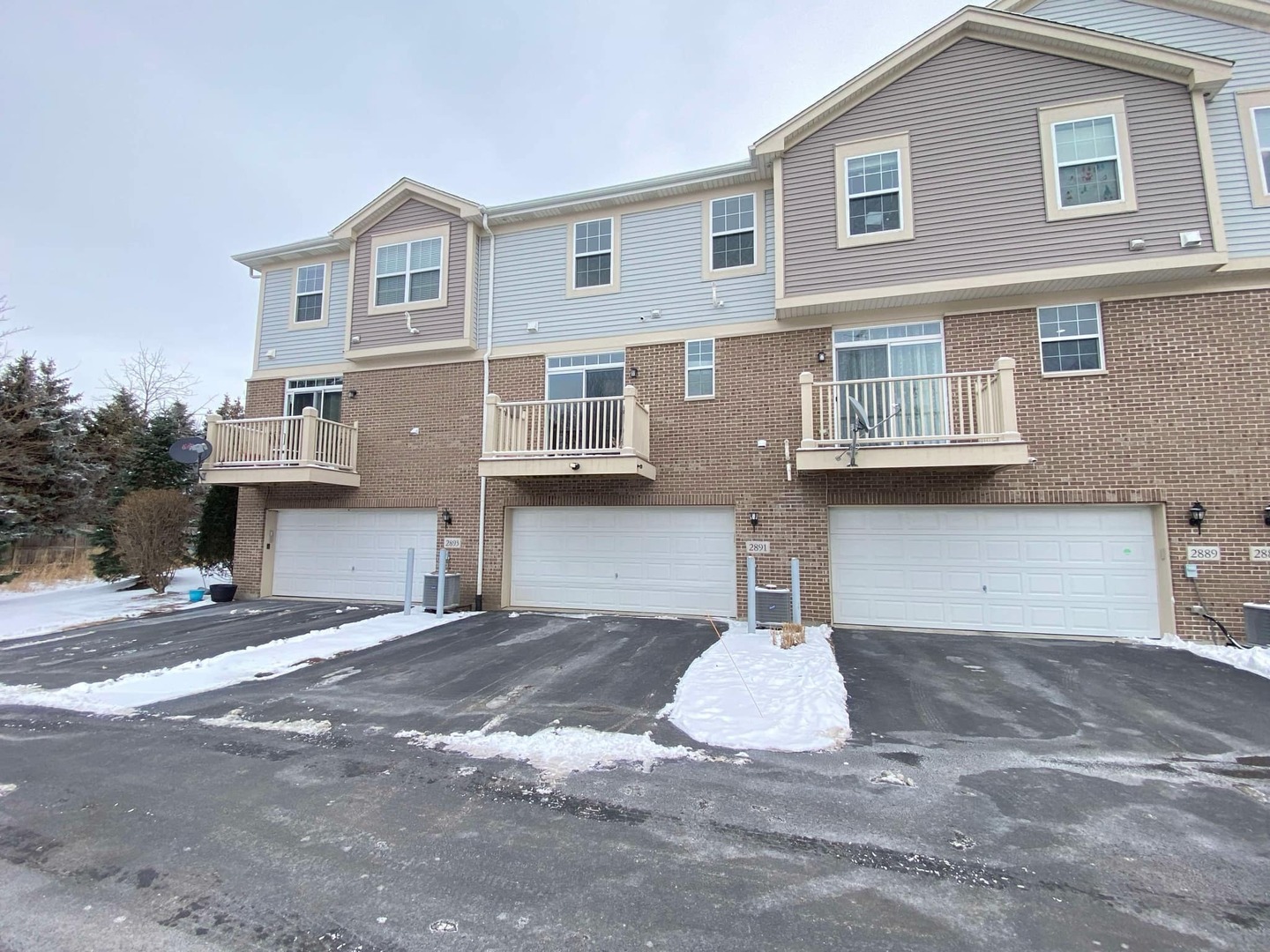 2891 Henley Lane #2891, Naperville, IL 60540