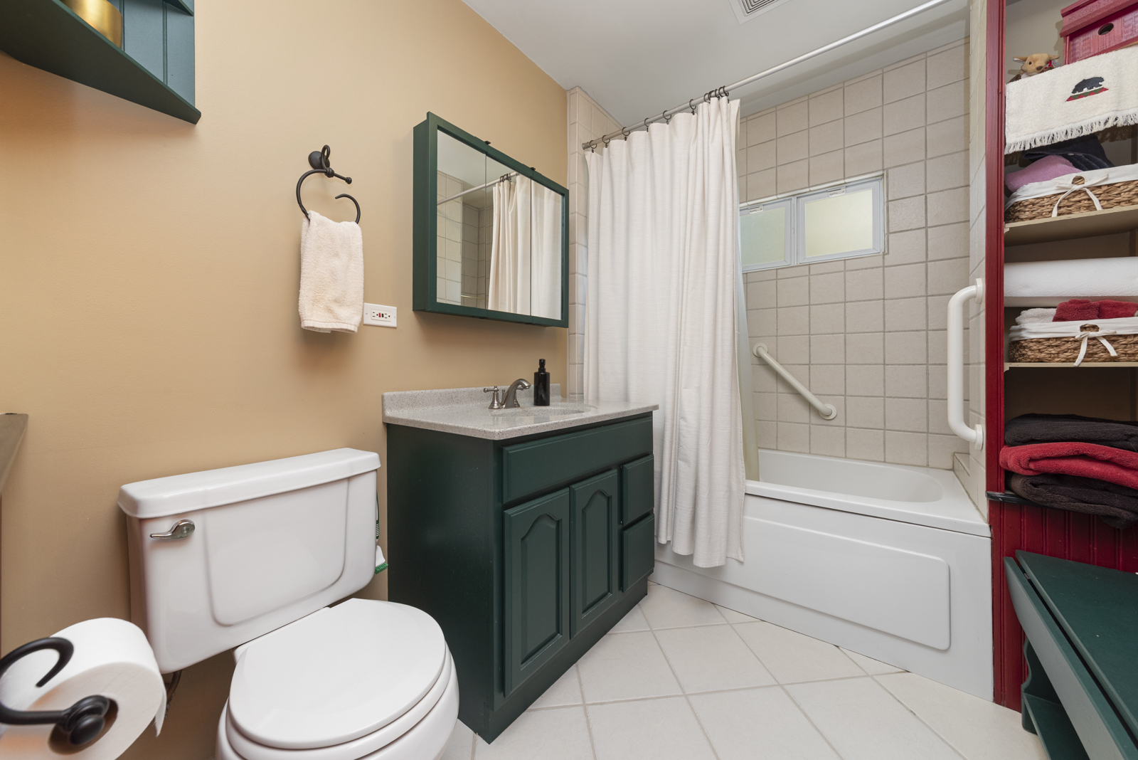 4S069 Barclay Road, Naperville, IL 60563