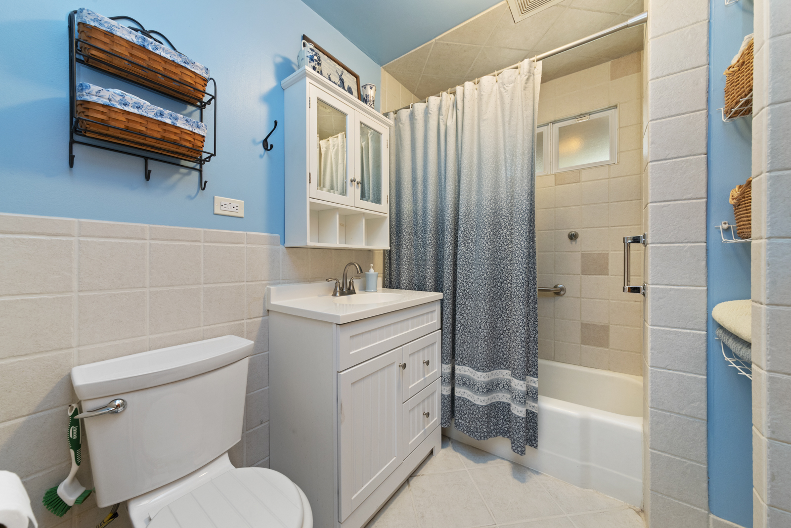 4S069 Barclay Road, Naperville, IL 60563