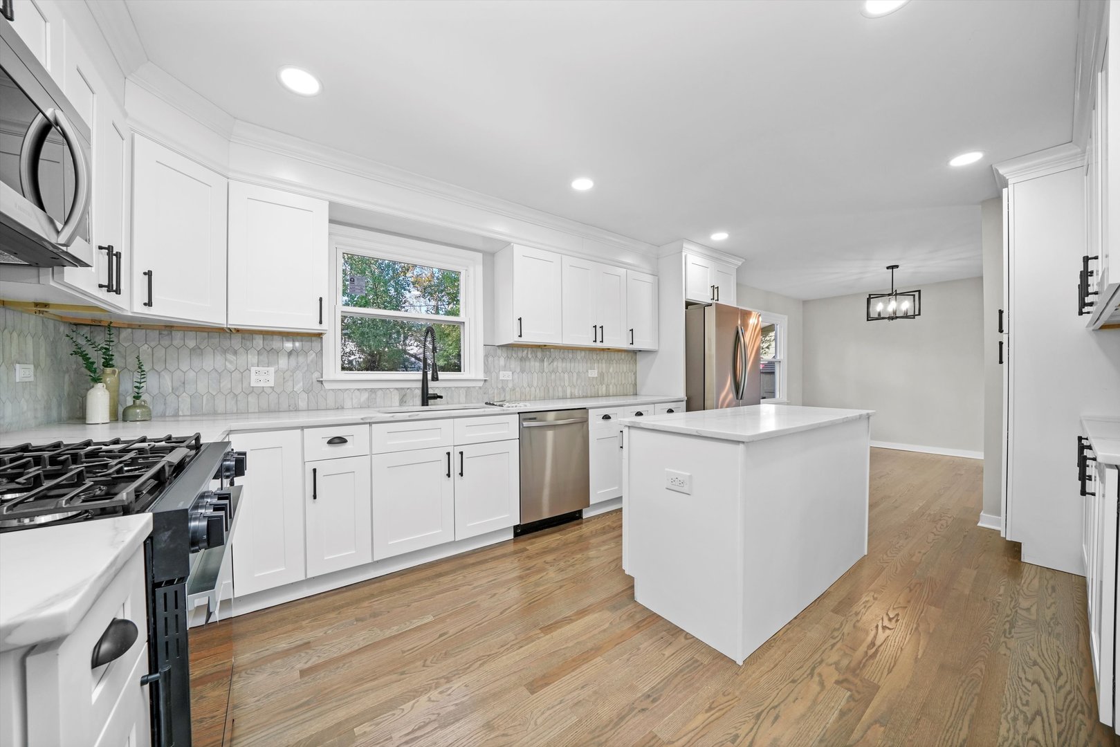 1404 S Birch Drive, Mount Prospect, IL 60056