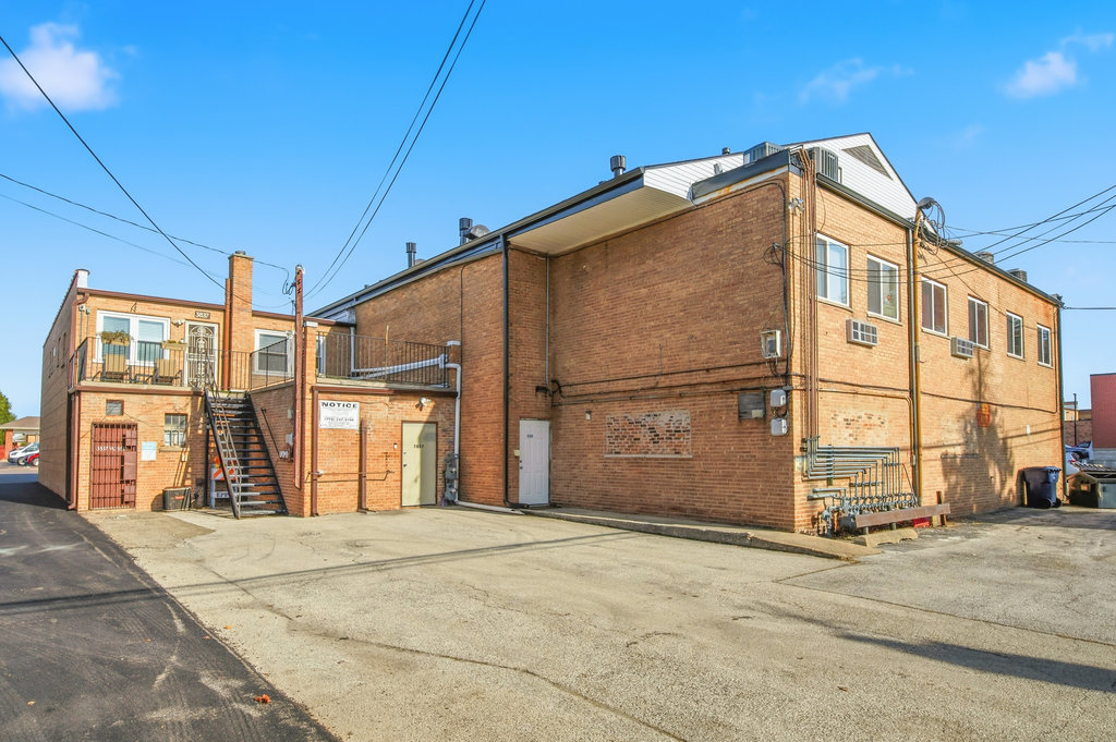 3837 W 95th Street, Evergreen Park, IL 60805