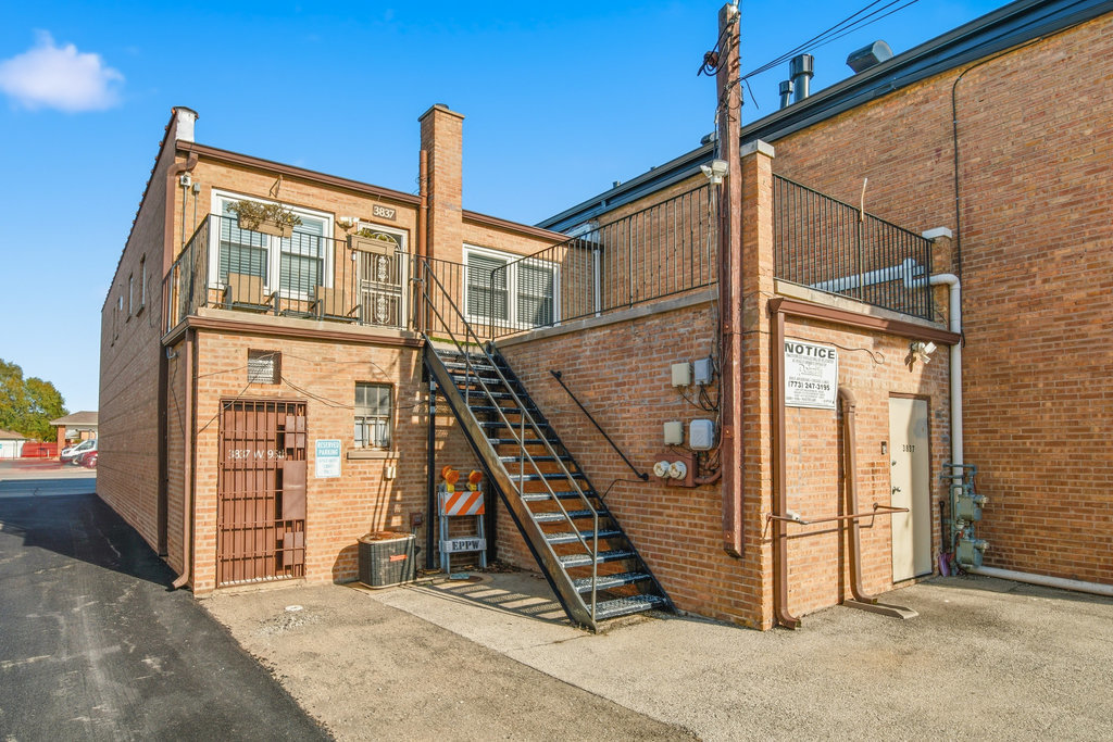 3837 W 95th Street, Evergreen Park, IL 60805