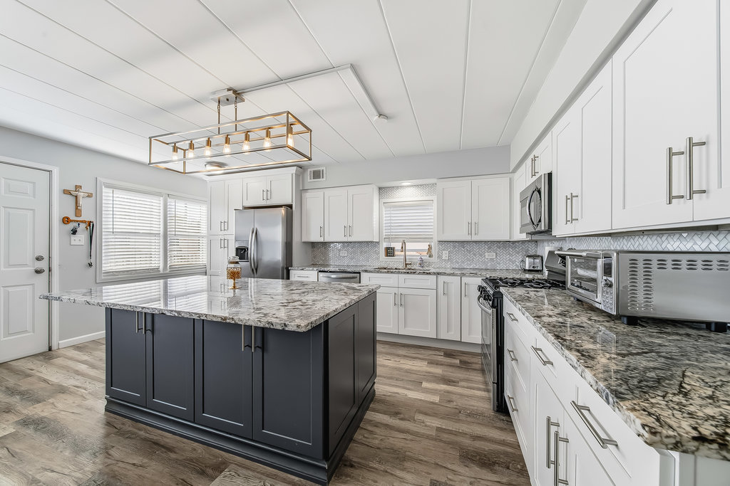 3837 W 95th Street, Evergreen Park, IL 60805