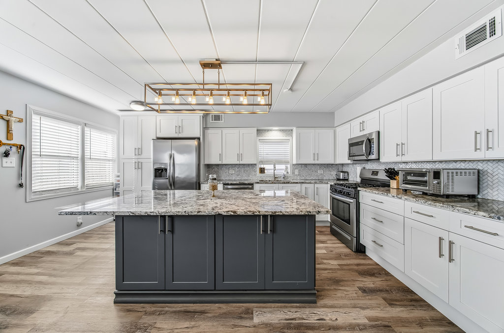 3837 W 95th Street, Evergreen Park, IL 60805