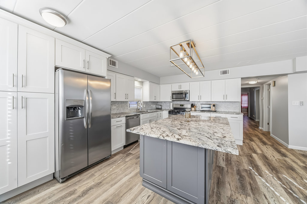 3837 W 95th Street, Evergreen Park, IL 60805