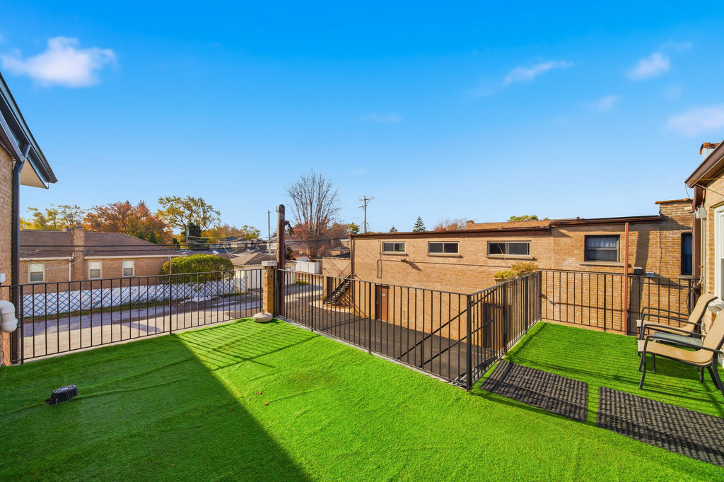 3837 W 95th Street, Evergreen Park, IL 60805