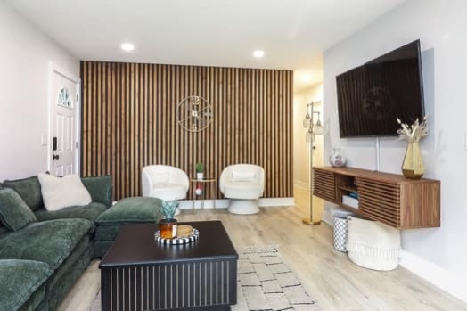 342 Seminole Lane, Carol Stream, IL 60188