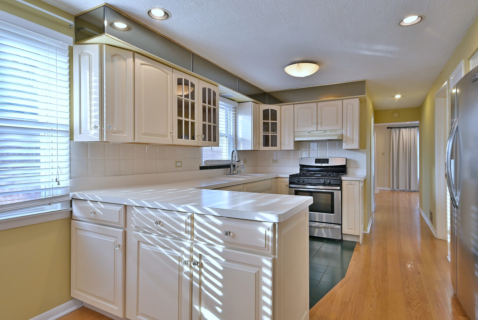 6513 N NEVA Avenue, Chicago, IL 60631