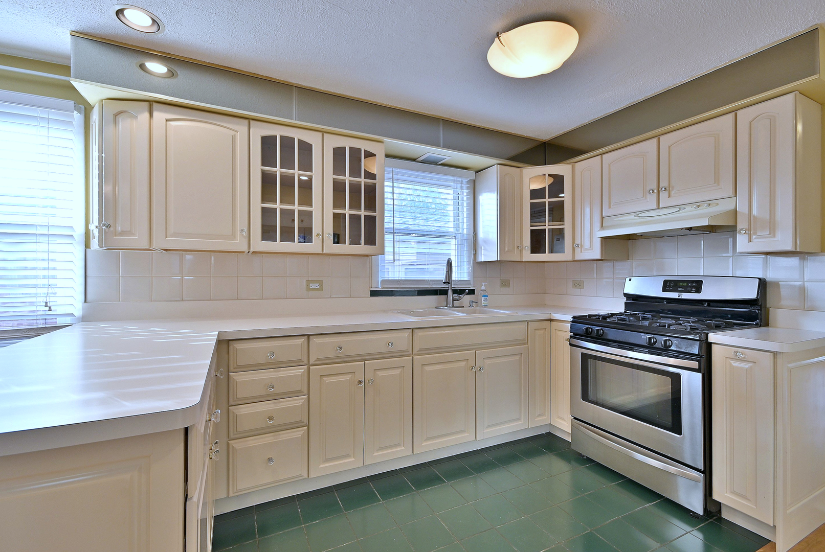 6513 N NEVA Avenue, Chicago, IL 60631