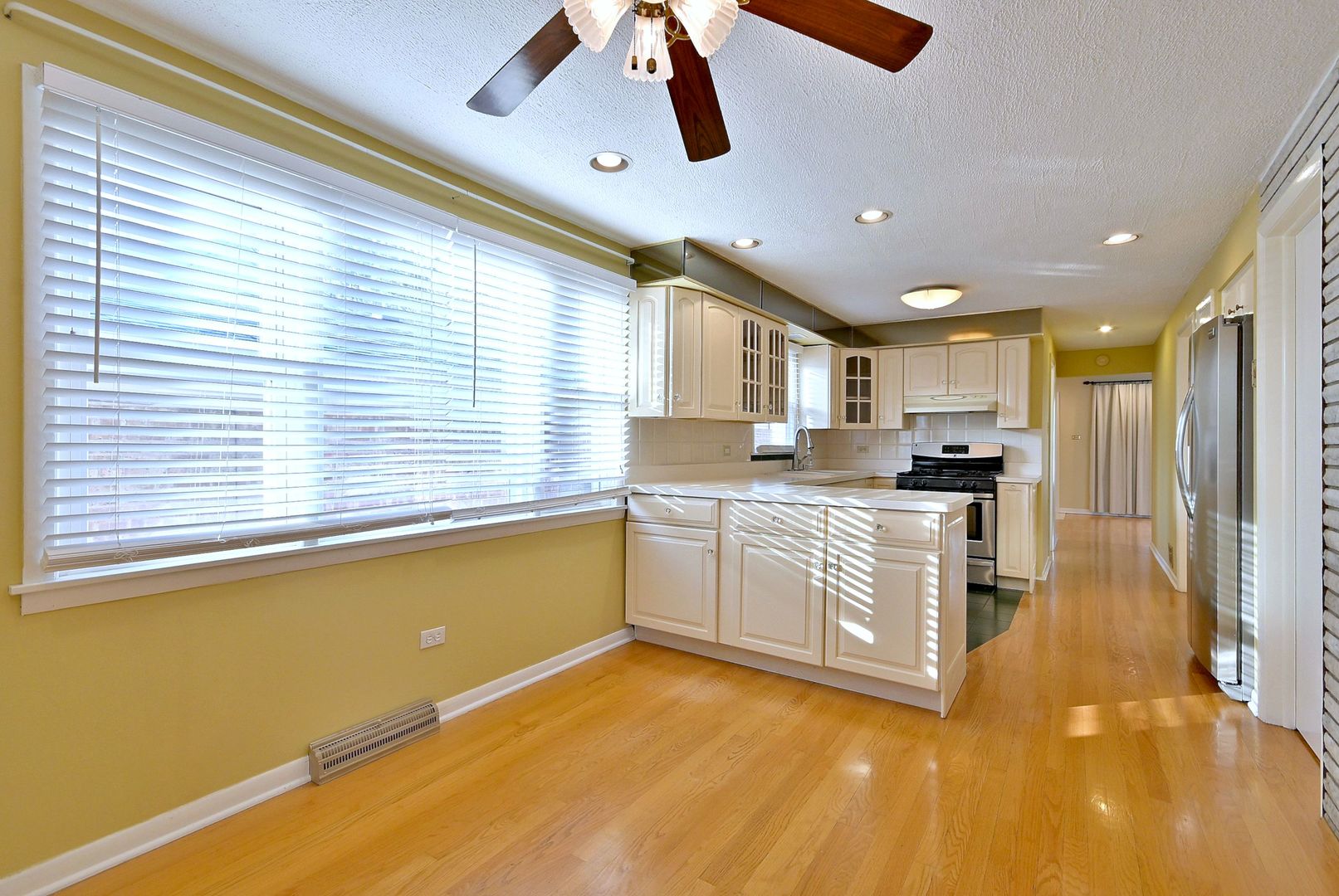 6513 N NEVA Avenue, Chicago, IL 60631