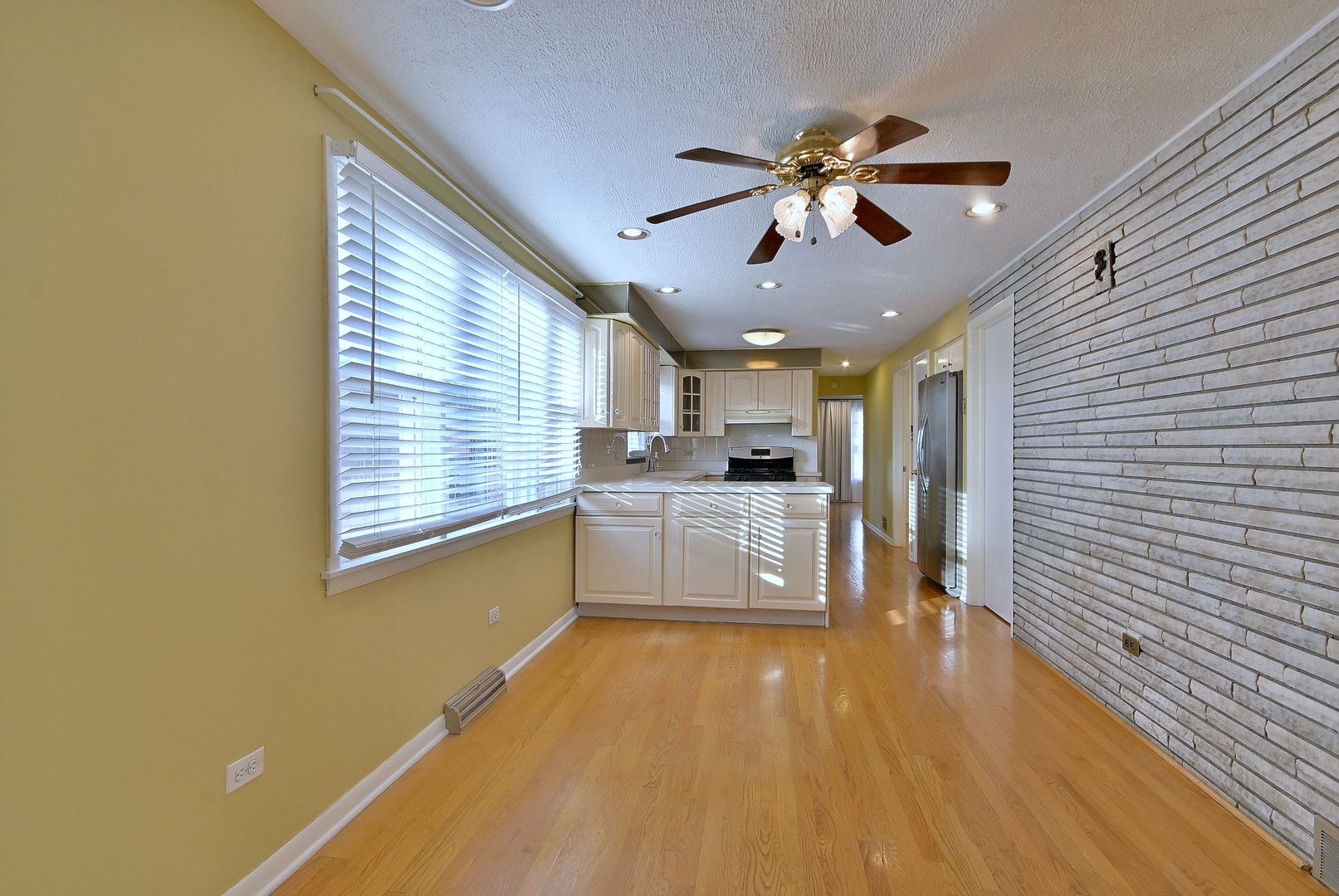 6513 N NEVA Avenue, Chicago, IL 60631