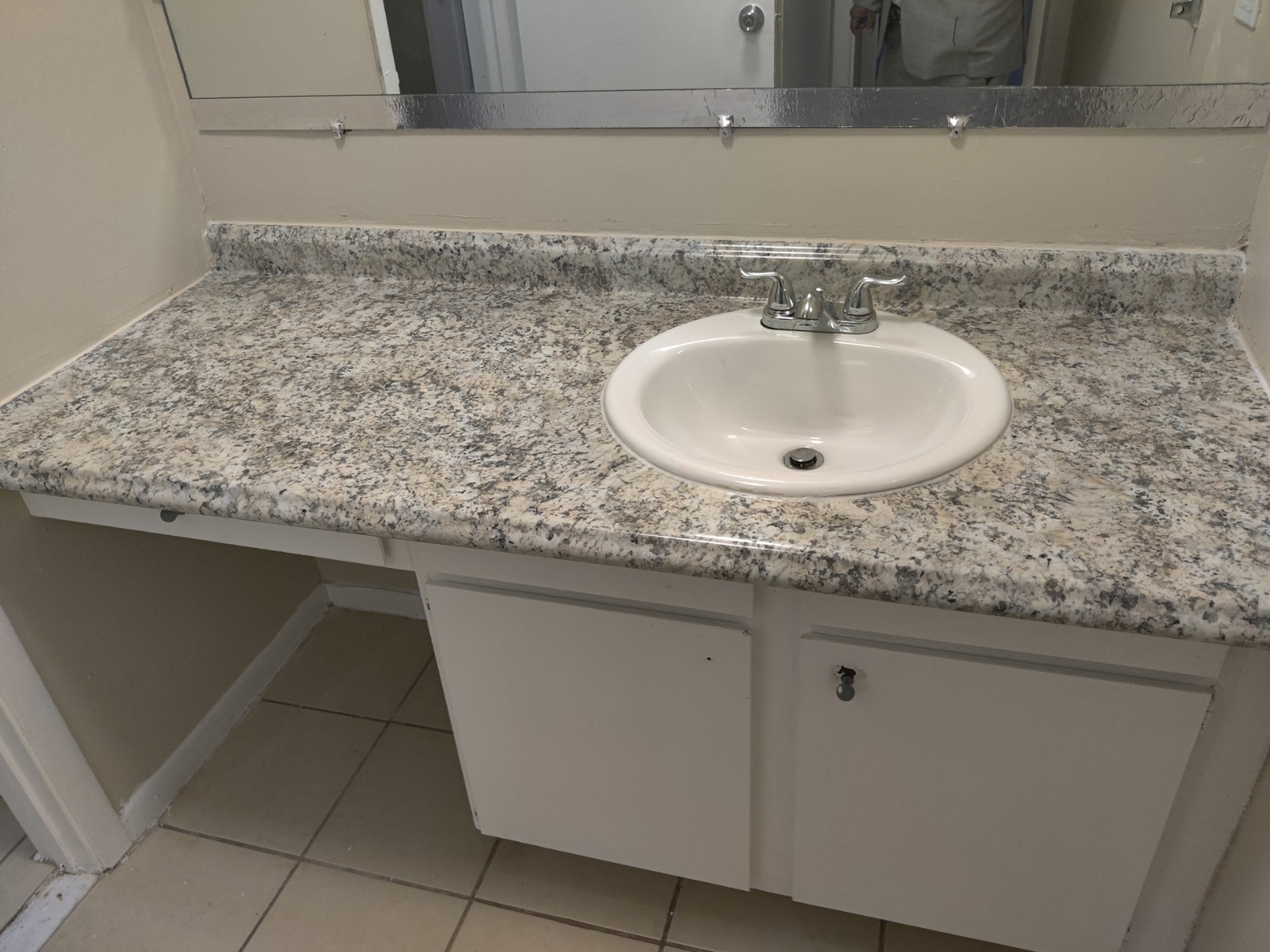 121 W Elk Trail #221, Carol Stream, IL 60188