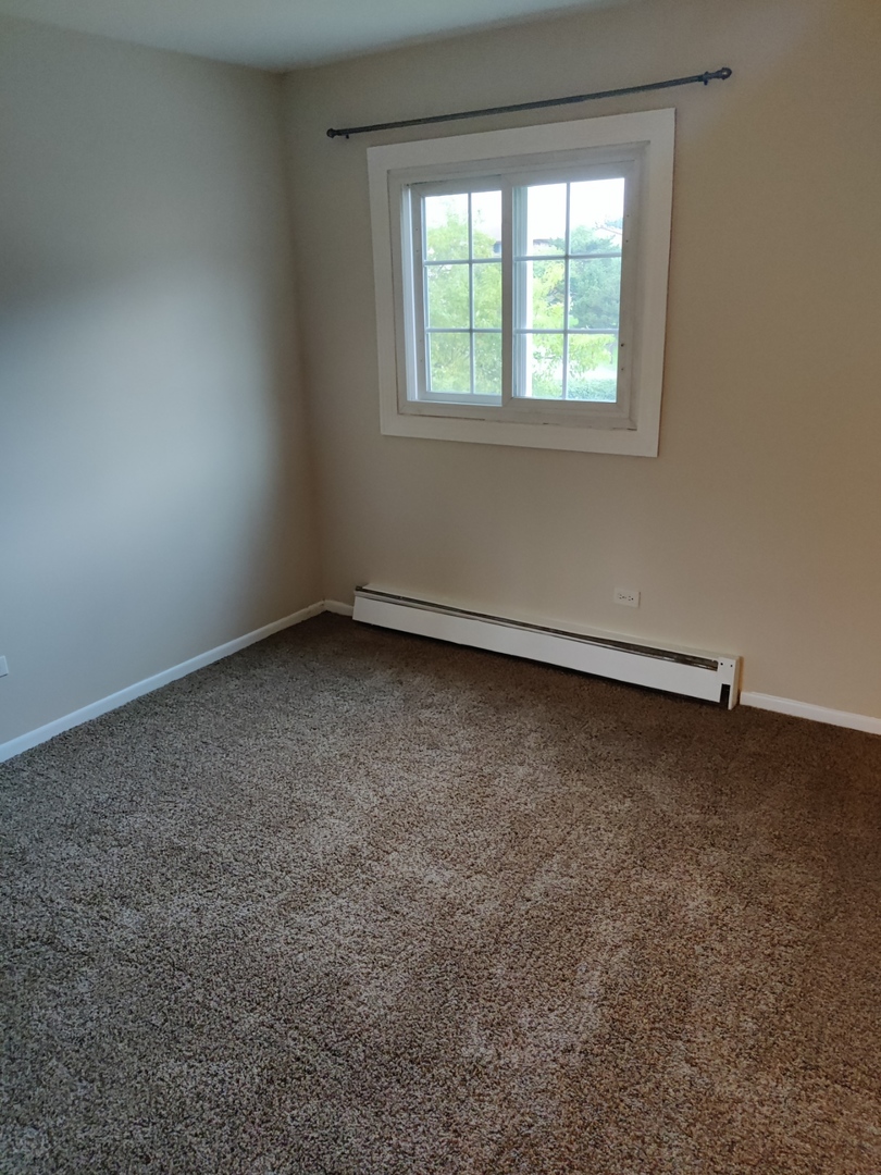 121 W Elk Trail #221, Carol Stream, IL 60188