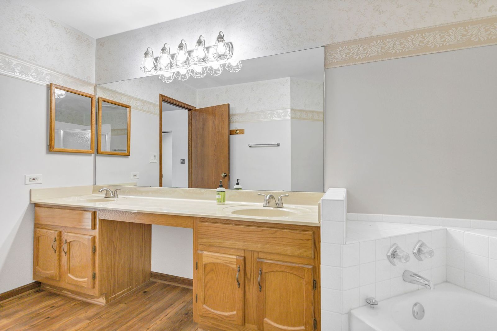 2116 Glasgow Court #2116, Hanover Park, IL 60133