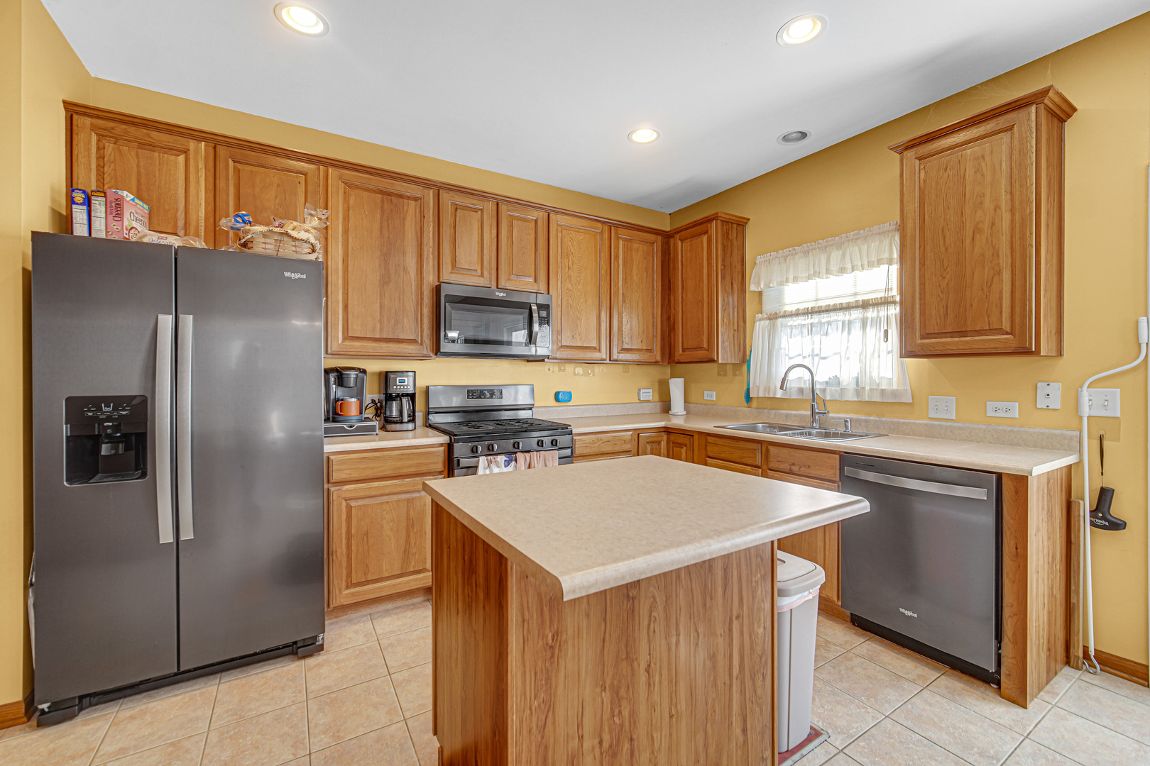 188 Breckenridge Court, Gilberts, IL 60136