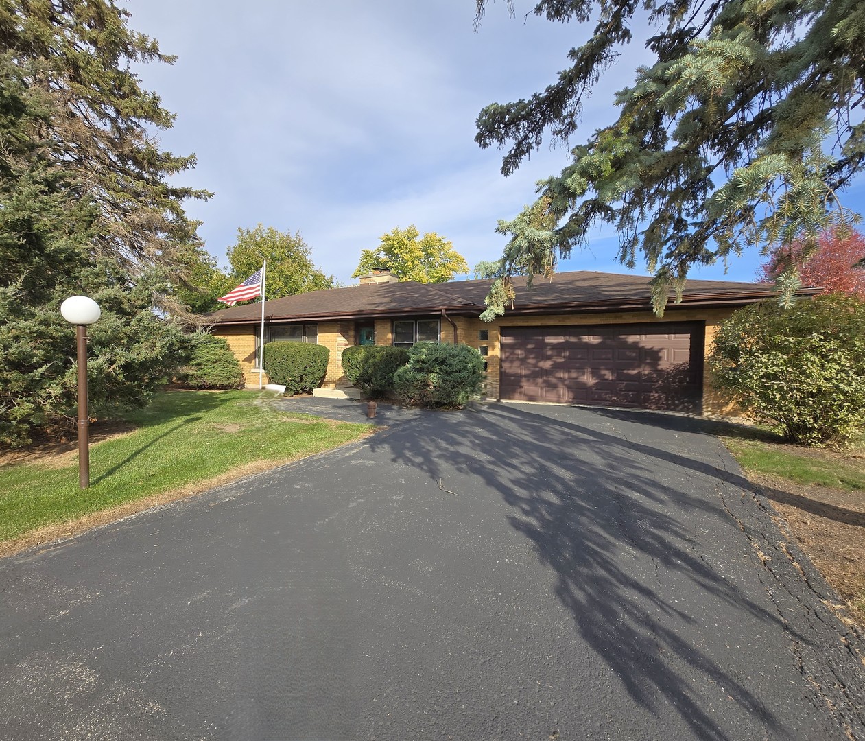 7N081 Hill Street, Roselle, IL 60172